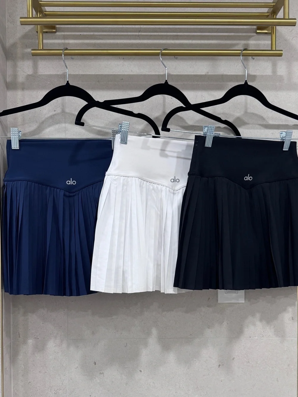 ALO Yoga Pleated High-Waist Mini - White, Navy & Black size Xs Price per skirt